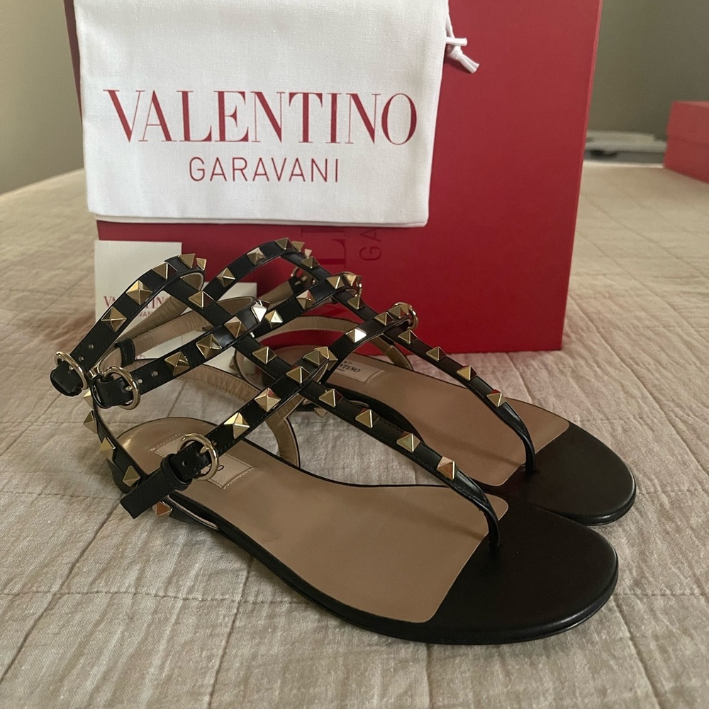 NEW Valentino Rockstud Calfskin flat flip flop sandal size 37 black 🖤 RV $990 - Picture 8 of 13